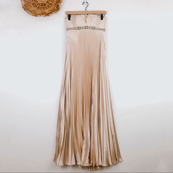 Badgley Mischka Cream Strapless Accordian Pleat Maxi Dress Size 2 - Picture 3 of 16